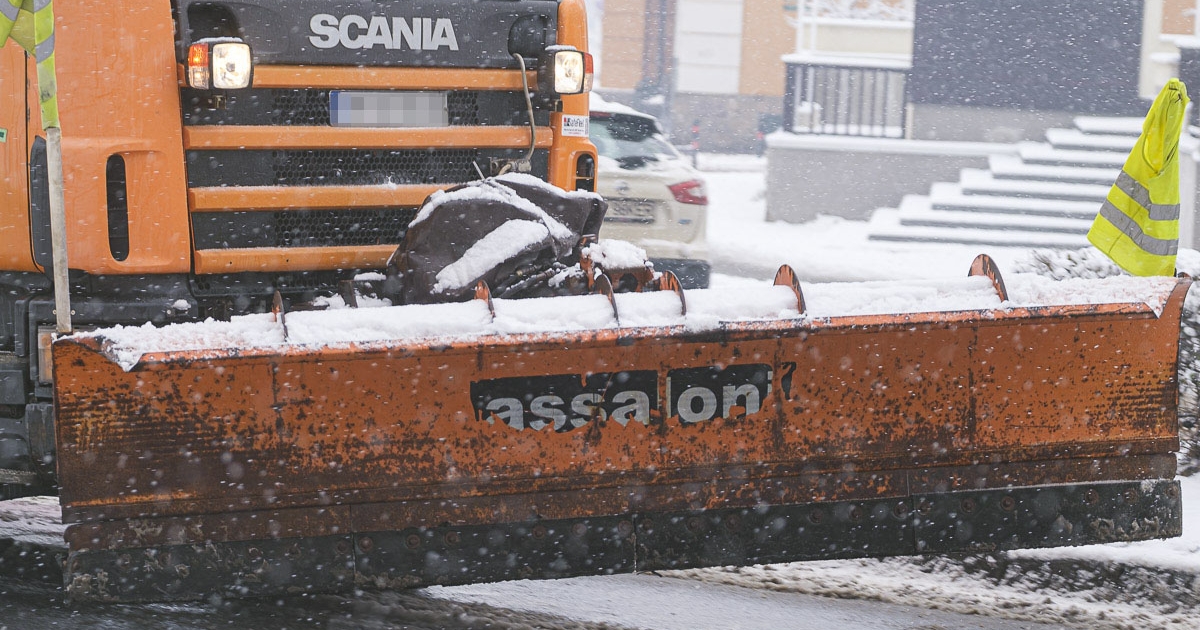 Csúszásmentesítették az utakat